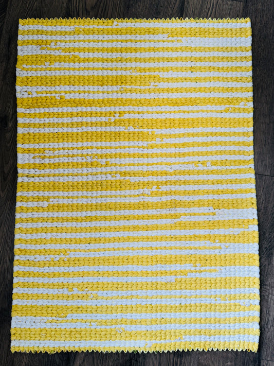 Daisy Drizzle: Throw Rug